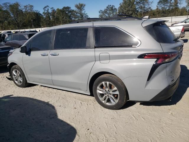 2022 Toyota Sienna XLE