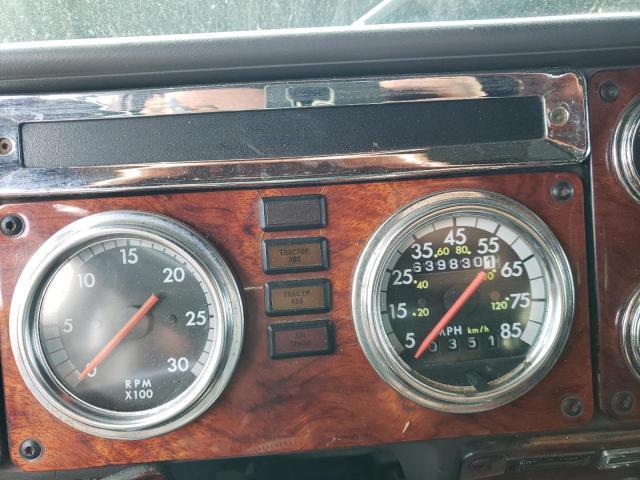 2000 Freightliner Conventional FLD120