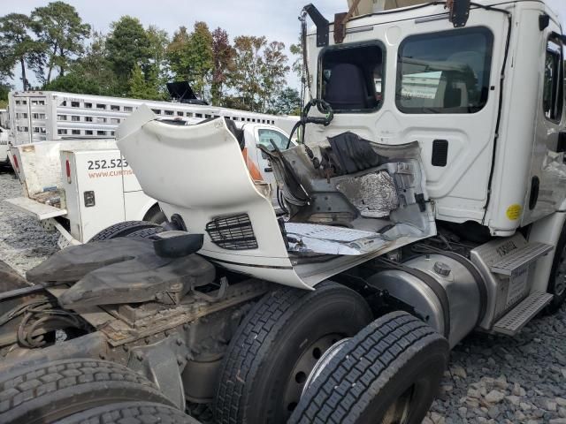 2016 Freightliner Cascadia 113