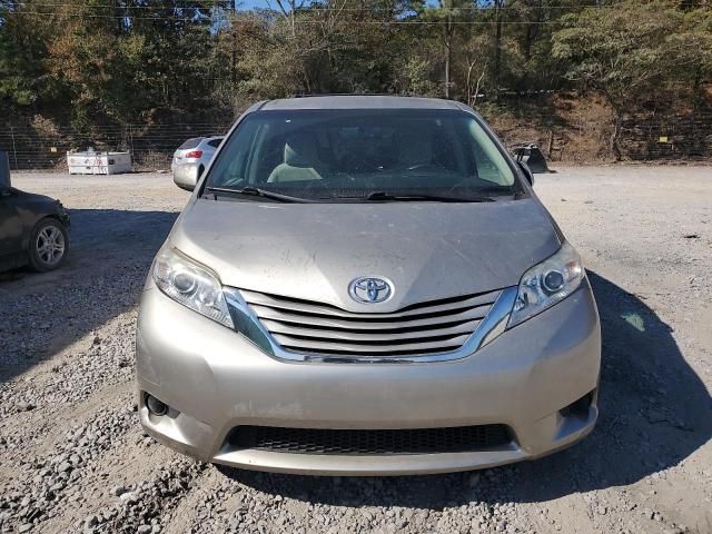 2017 Toyota Sienna LE