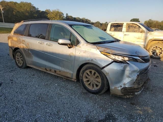 2023 Toyota Sienna LE