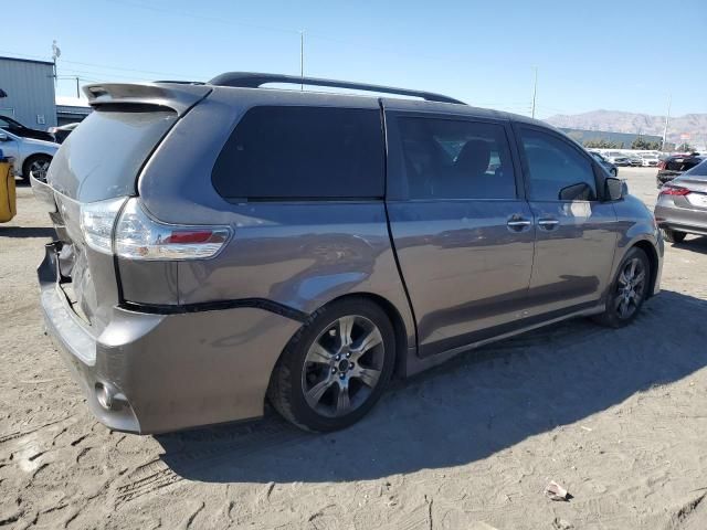 2015 Toyota Sienna Sport