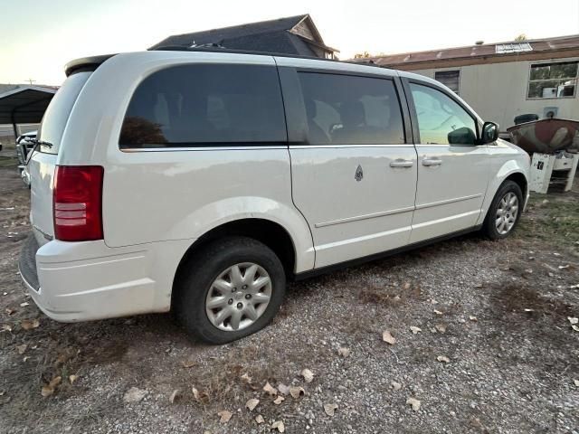 2010 Chrysler Town & Country LX