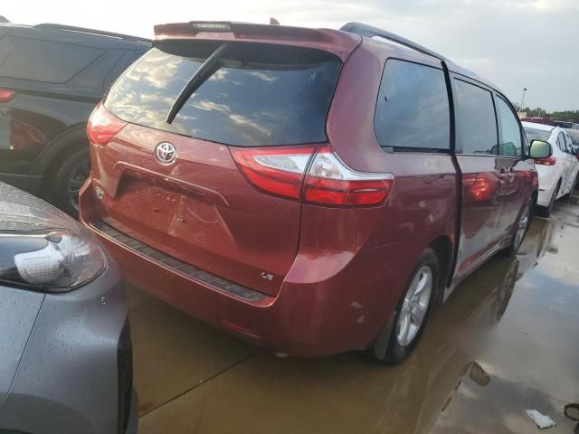 2019 Toyota Sienna LE