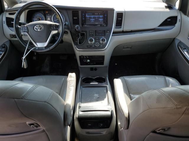 2016 Toyota Sienna XLE