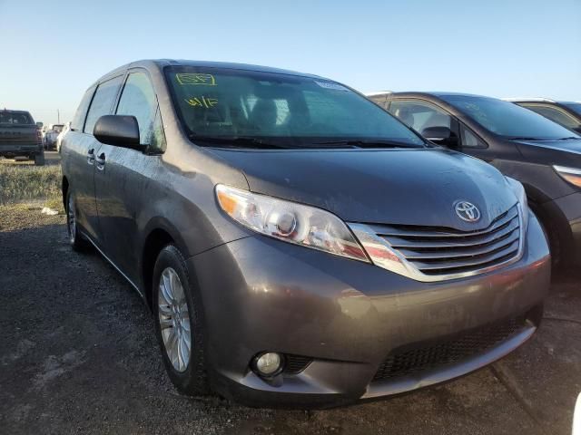 2017 Toyota Sienna XLE