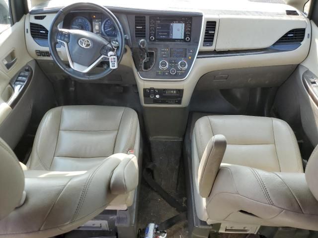 2020 Toyota Sienna XLE