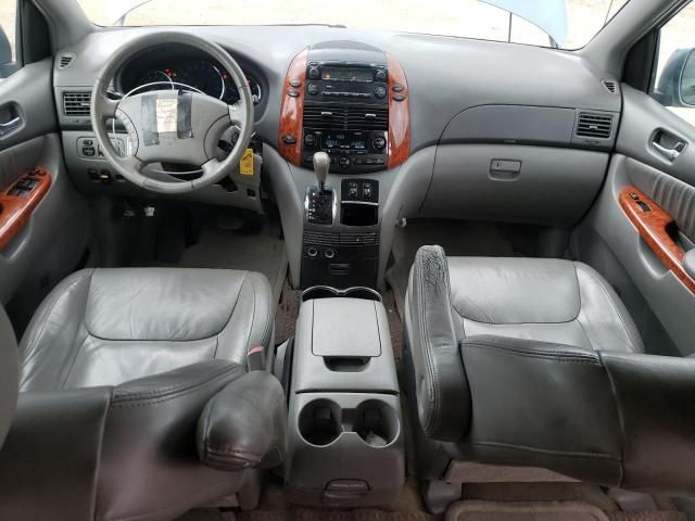 2010 Toyota Sienna XLE