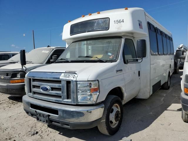 2016 Ford Econoline E450 Super Duty Cutaway Van