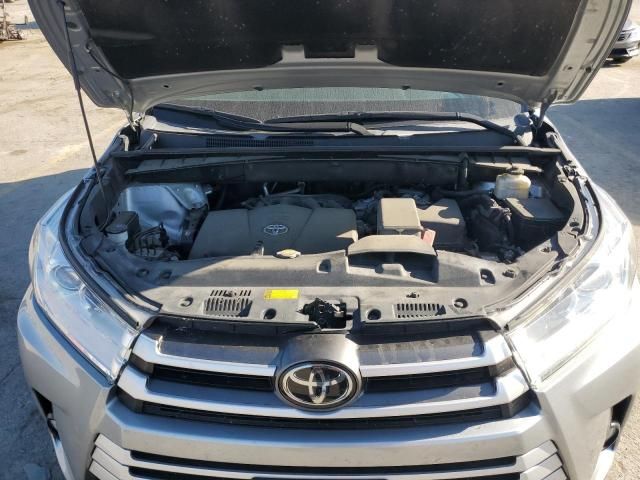 2017 Toyota Highlander SE