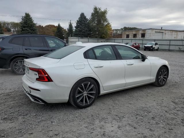 2022 Volvo S60 B5 Momentum