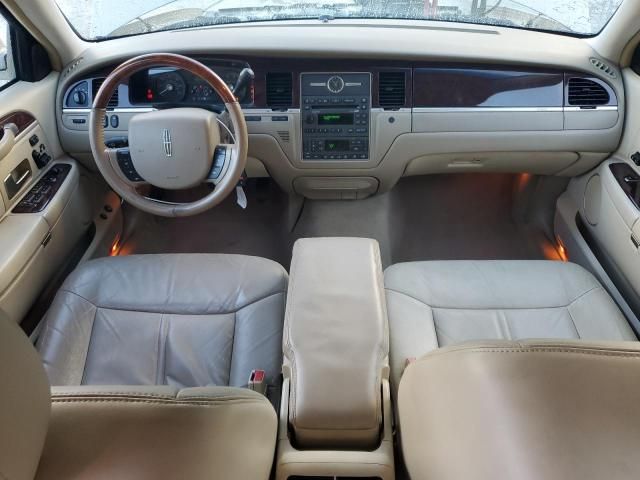 2008 Lincoln Town Car Signature Limited