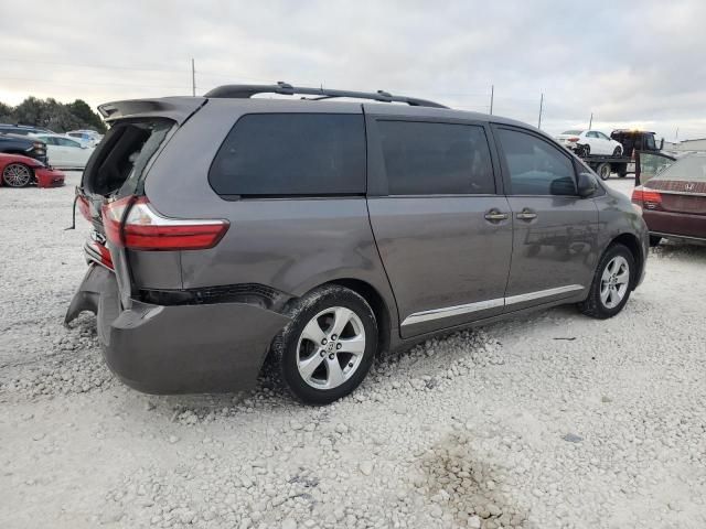 2016 Toyota Sienna LE