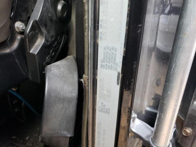 2000 Freightliner Conventional FLD120