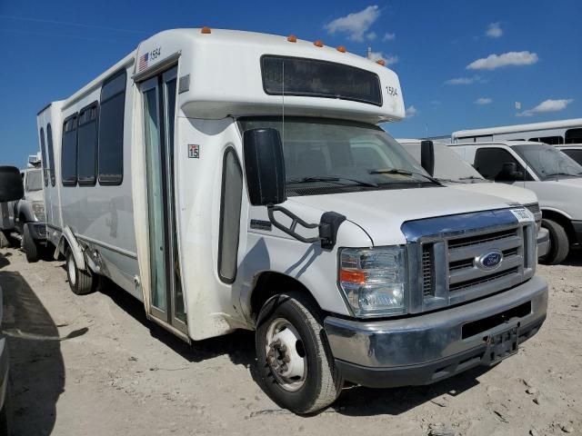 2016 Ford Econoline E450 Super Duty Cutaway Van