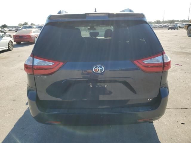 2018 Toyota Sienna LE