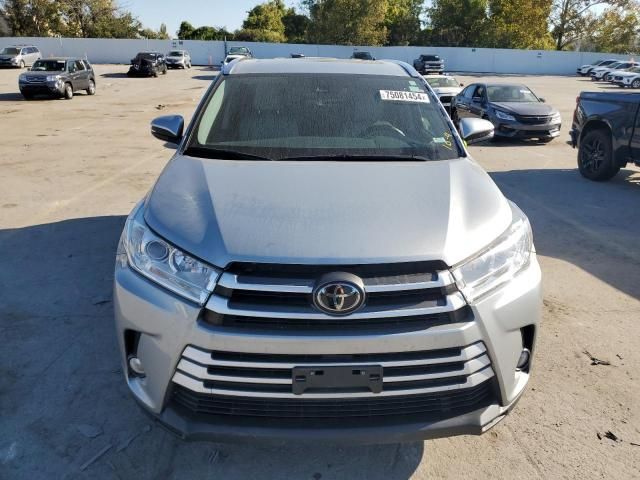 2017 Toyota Highlander SE