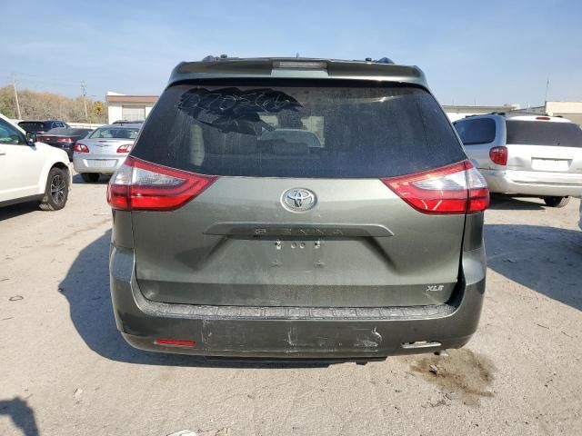 2020 Toyota Sienna XLE