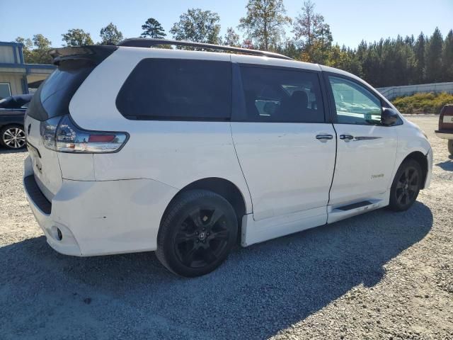 2020 Toyota Sienna SE