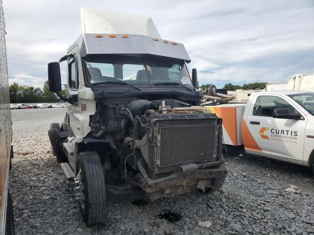 2016 Freightliner Cascadia 113