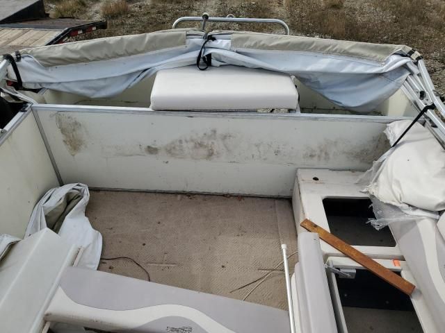 2002 Crestliner Boat