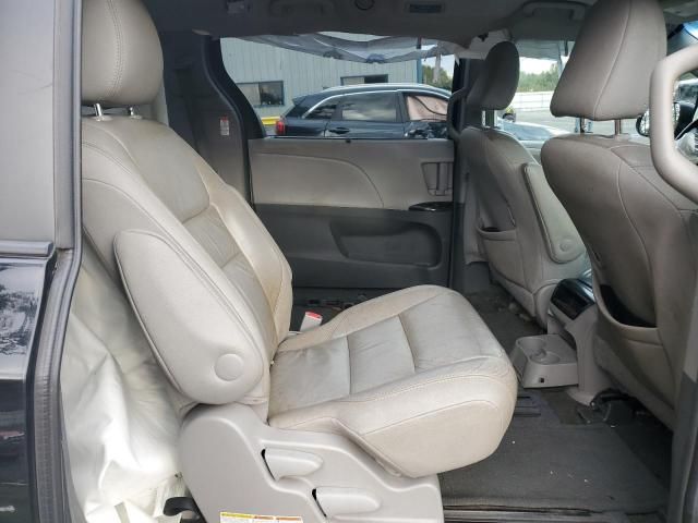 2016 Toyota Sienna XLE