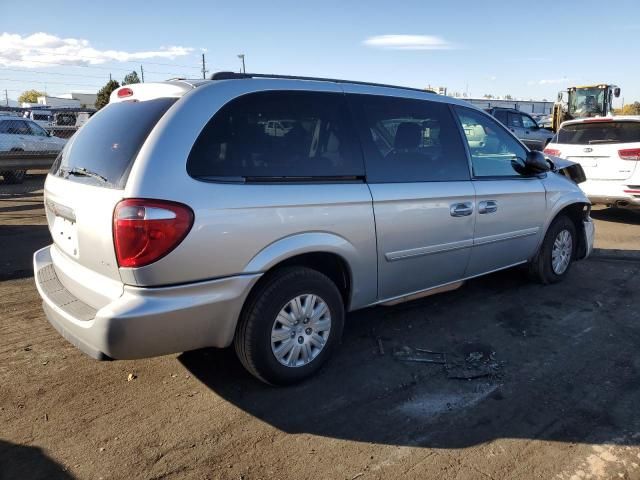 2005 Chrysler Town & Country LX