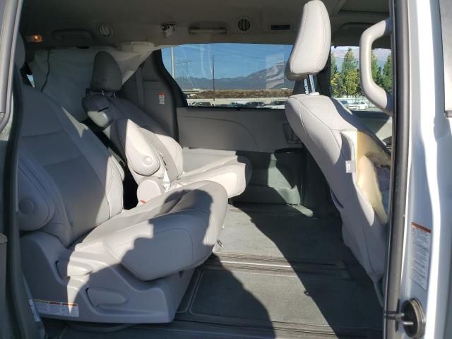 2018 Toyota Sienna XLE