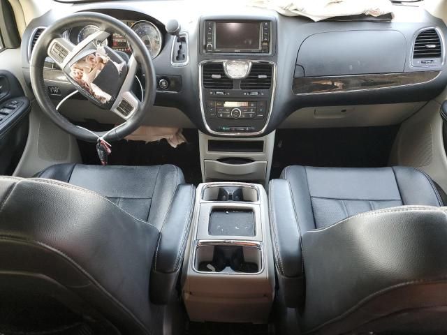 2014 Chrysler Town & Country Touring L