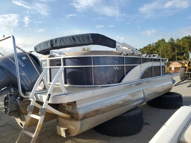 2019 Bennington Marine Pontoon