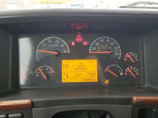 2005 Volvo VN VNL