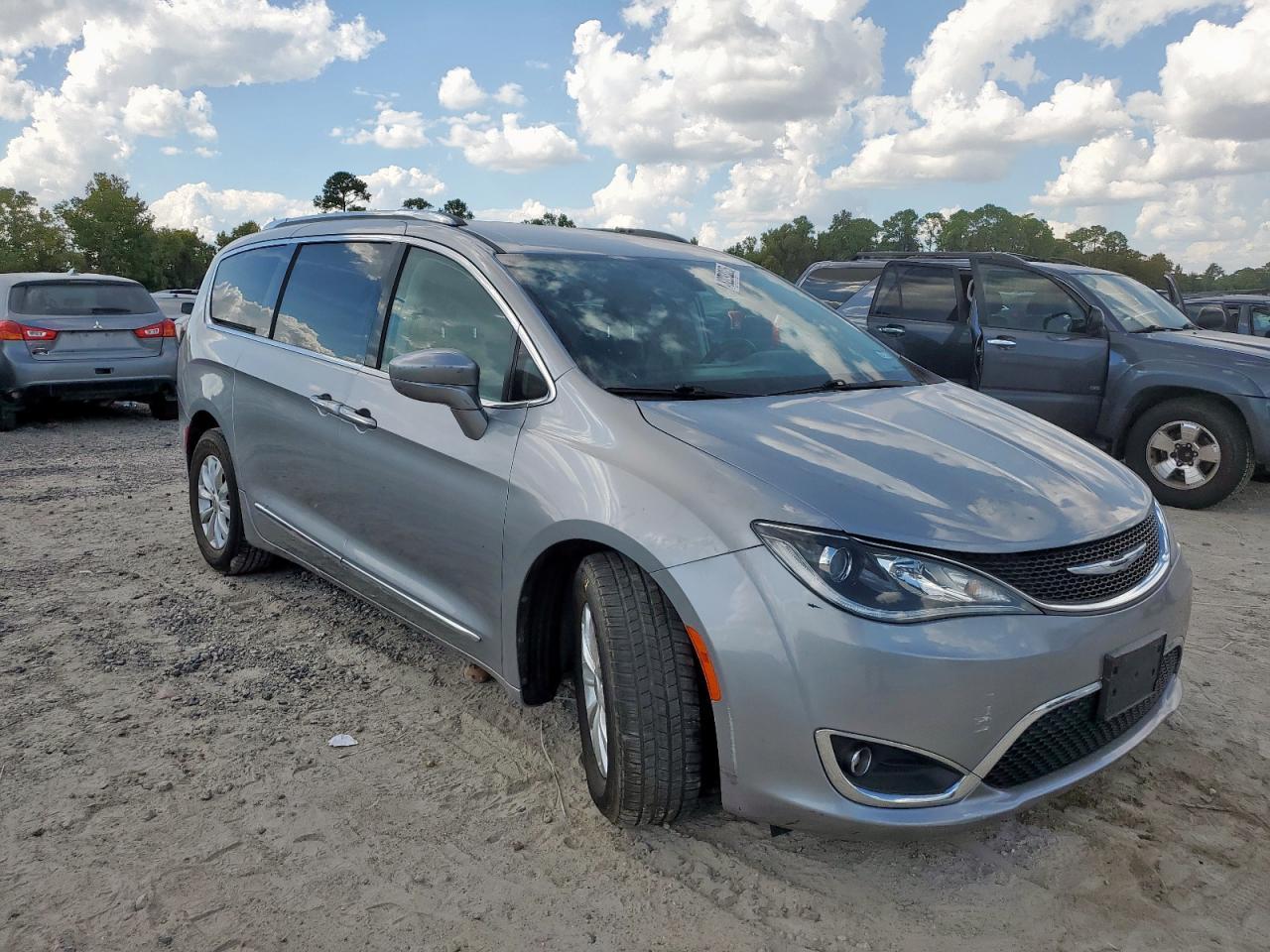 2019 Chrysler Pacifica Touring l