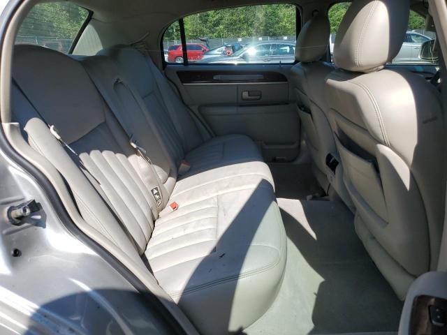 2003 Lincoln Town car Signature