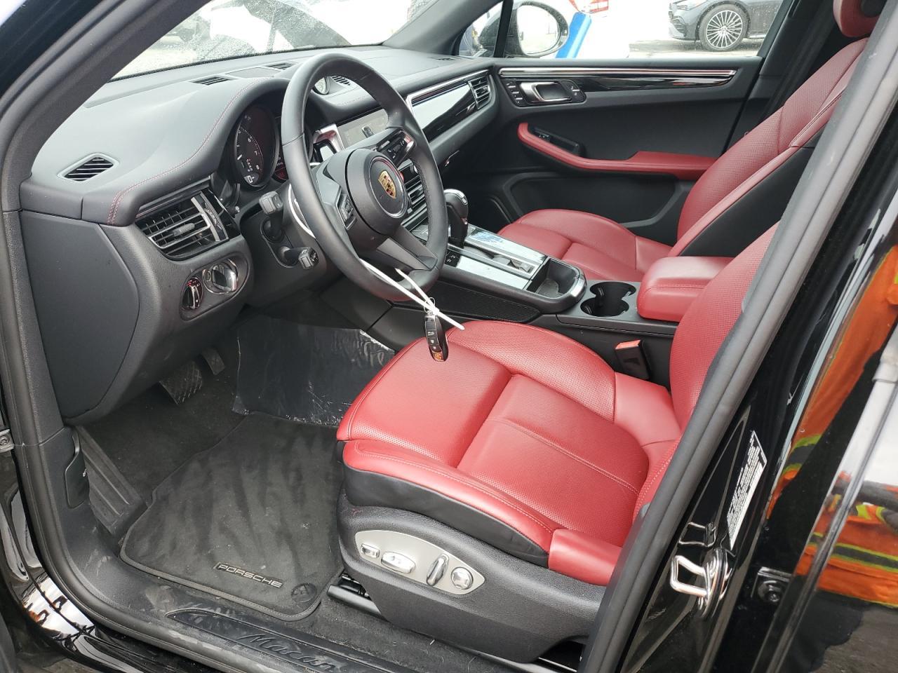 2025 Porsche Macan Base