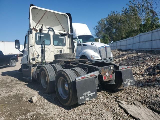 2015 Freightliner Cascadia Semi Truck