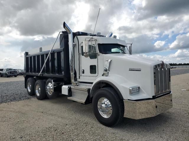 2020 Kenworth Construction T800