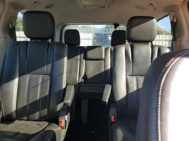 2014 Chrysler Town & Country Touring l