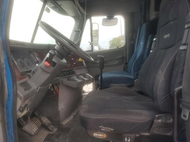 2005 Freightliner Columbia 120 Semi Truck