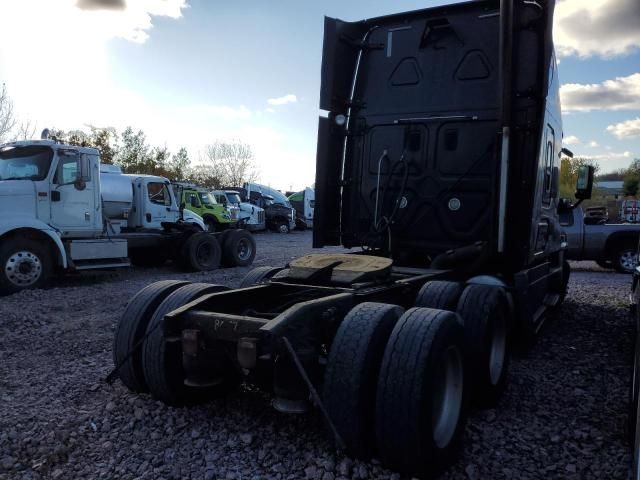 2015 Freightliner Cascadia Semi Truck