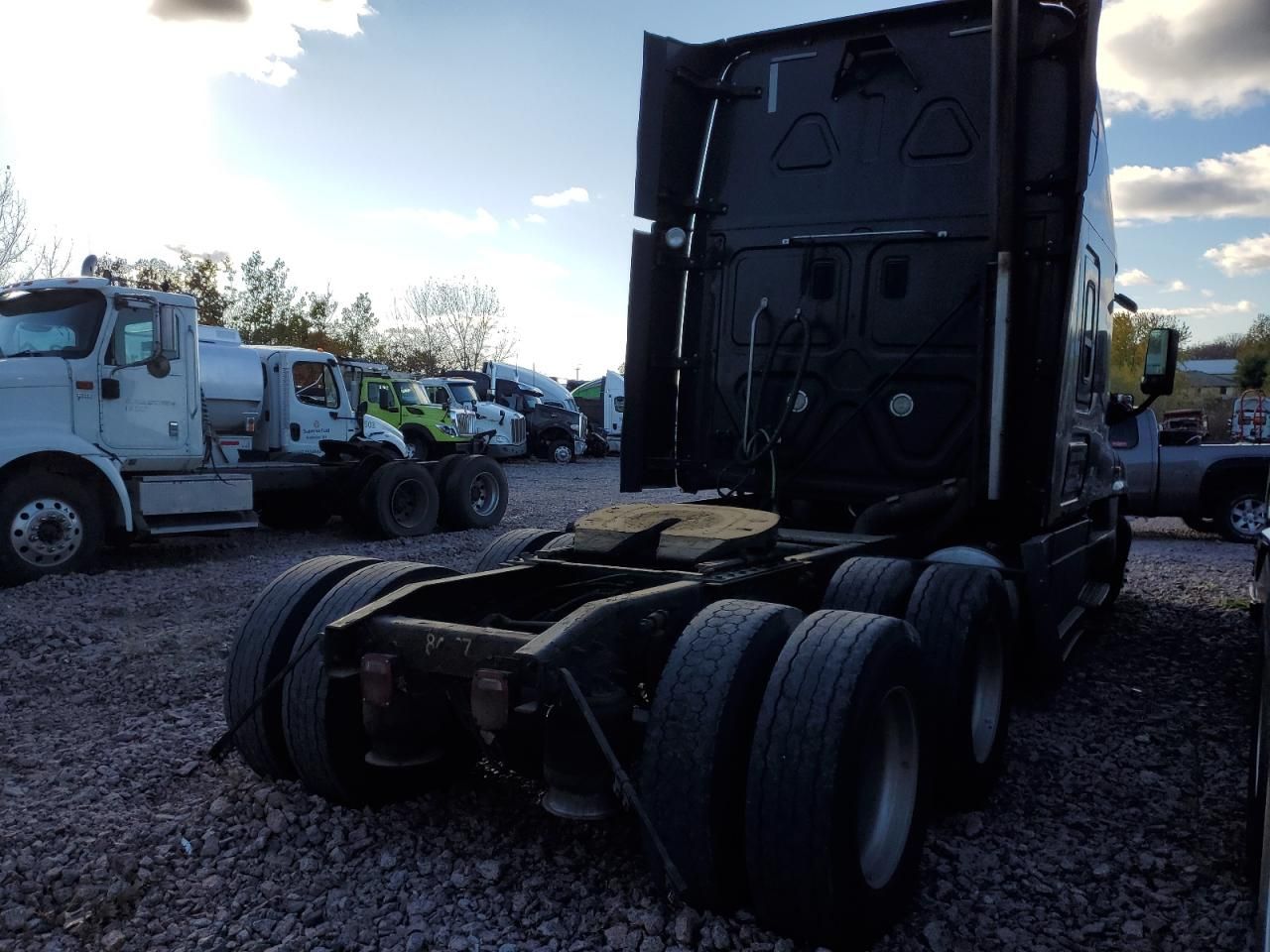2015 Freightliner Cascadia Semi Truck
