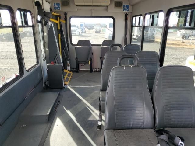 2014 Ford Econoline E350 Super Duty Cutaway Van