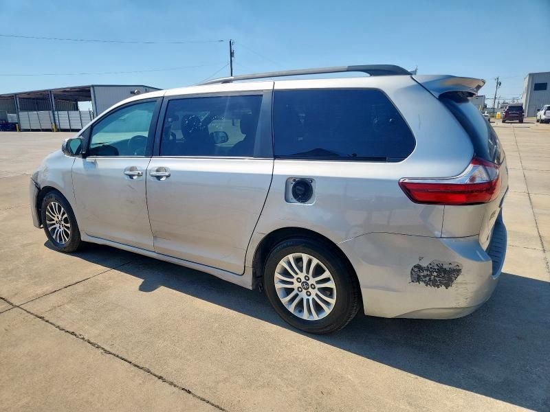 2018 Toyota Sienna XLE