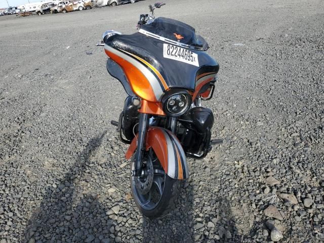 2011 Harley-Davidson FLHXSE2