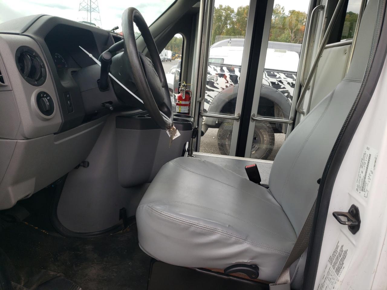 2017 Ford E450 Shuttle Bus