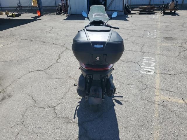 2023 Piaggio MP3 530 Exclusive