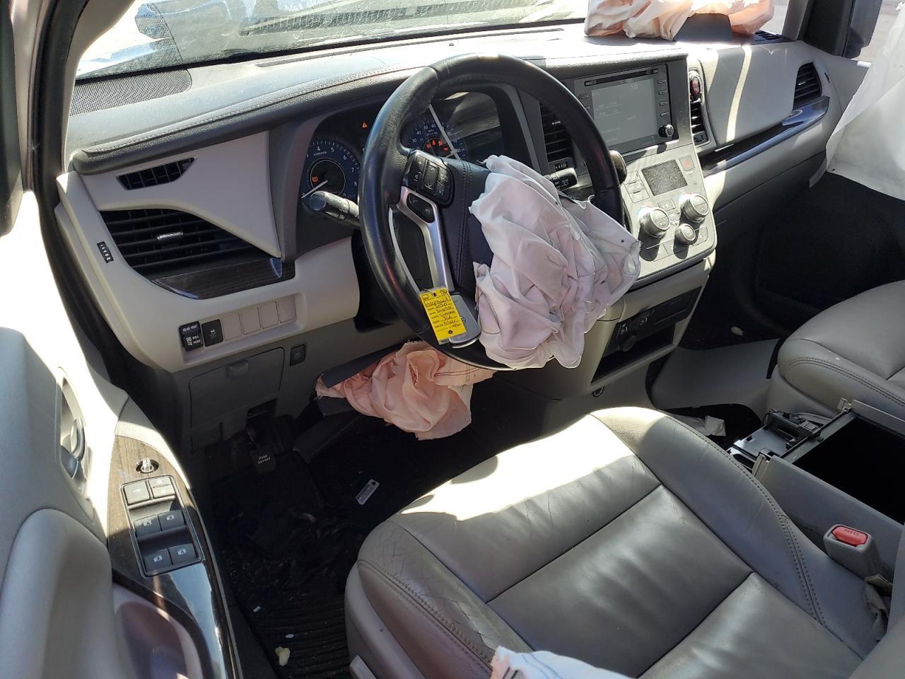 2020 Toyota Sienna xle