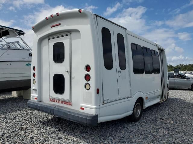 2014 Ford Econoline E450 Super Duty Cutaway Van