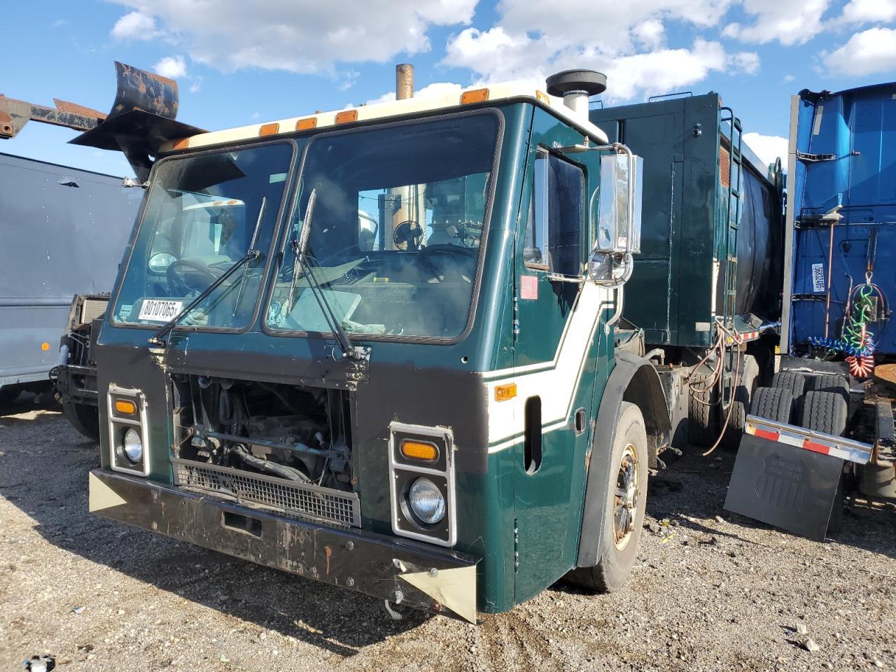 2003 Mack LE600 Refuse Truck
