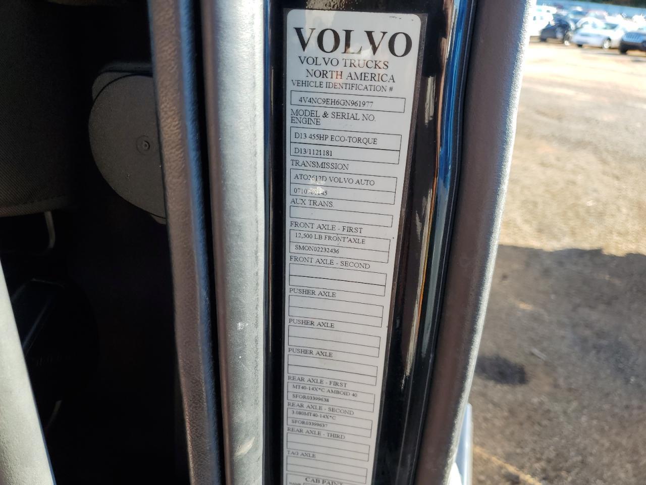 2016 Volvo VNL Semi Truck