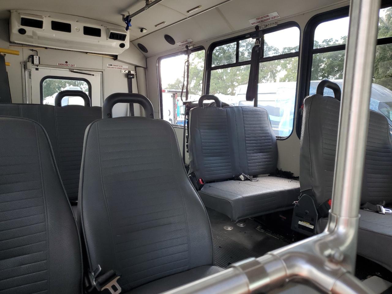 2019 Ford Econoline E450 Super Duty Cutaway Van